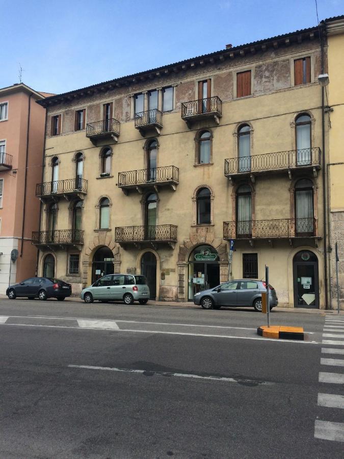 Arena Suite Verona Buitenkant foto
