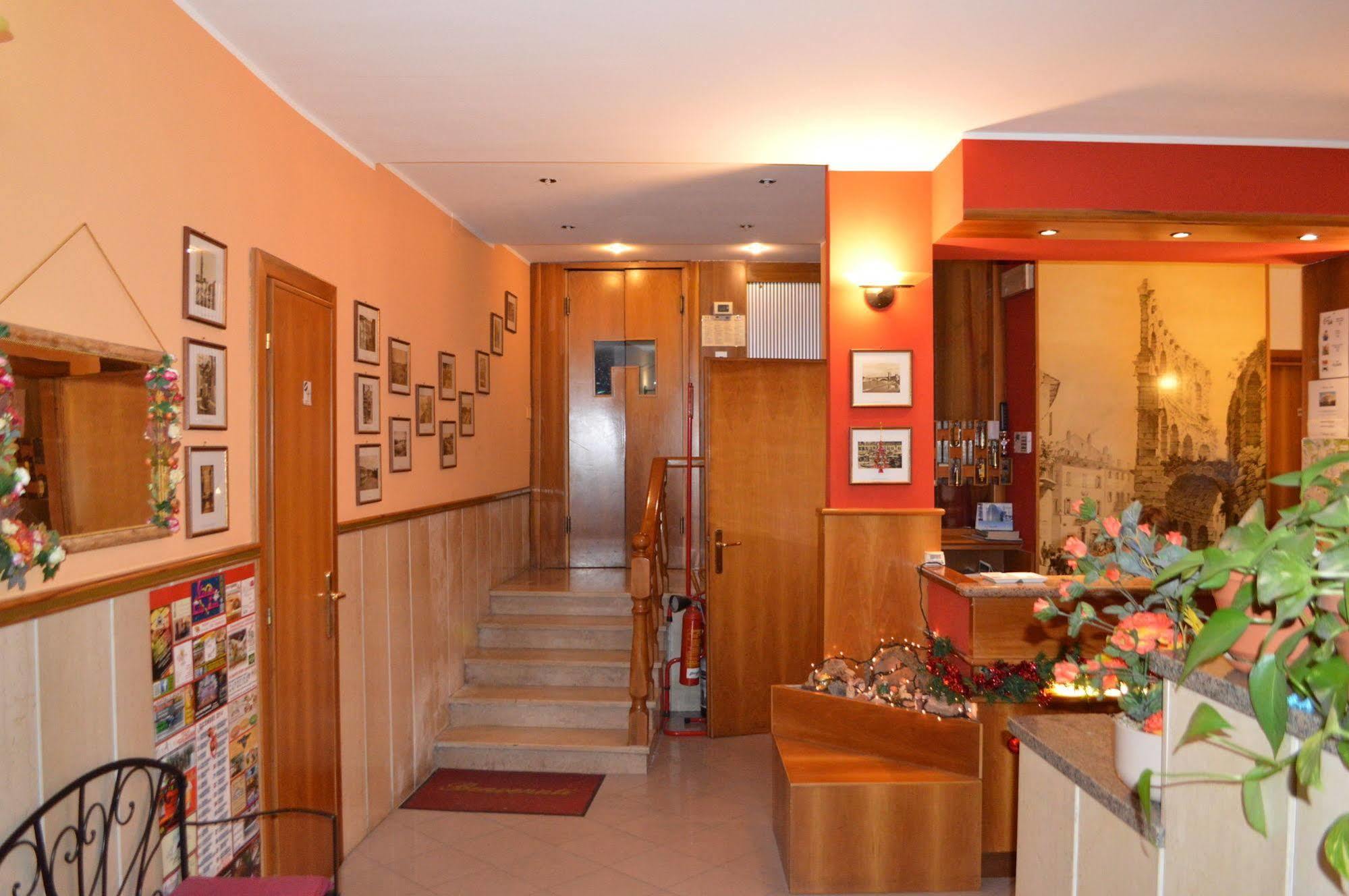 Arena Suite Verona Buitenkant foto
